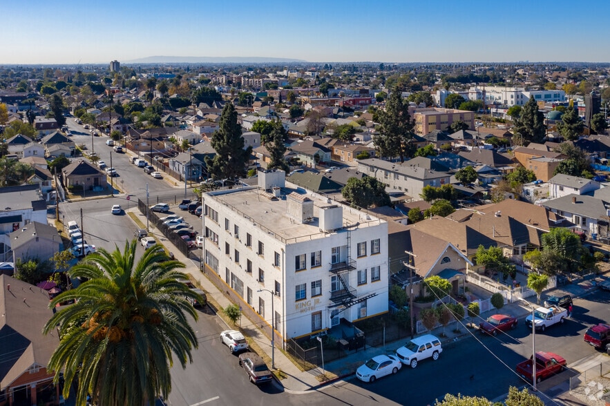 1194 E 35th St, Los Angeles, CA for sale - Building Photo - Image 3 of 12