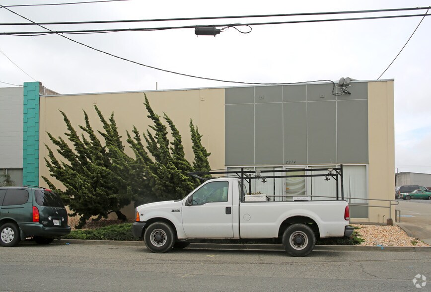 2214-2226 American Ave, Hayward, CA à vendre - Photo du bâtiment - Image 2 de 5