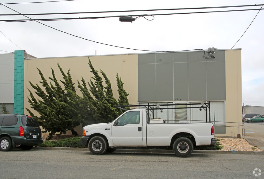 2214-2226 American Ave, Hayward, CA à vendre - Photo du bâtiment - Image 2 de 5