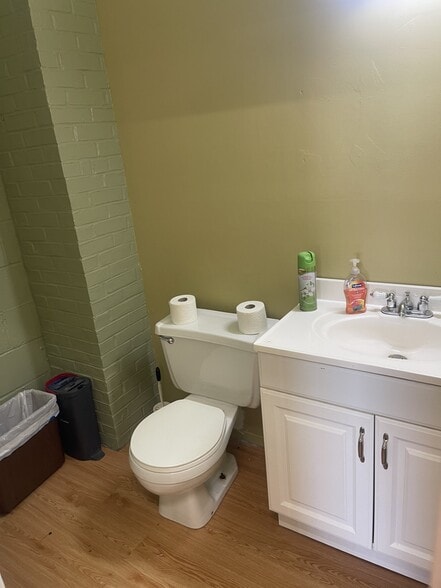 504 Cherry Ln, Lane, New Hyde Park, NY à louer - Photo intérieure - Image 3 de 8