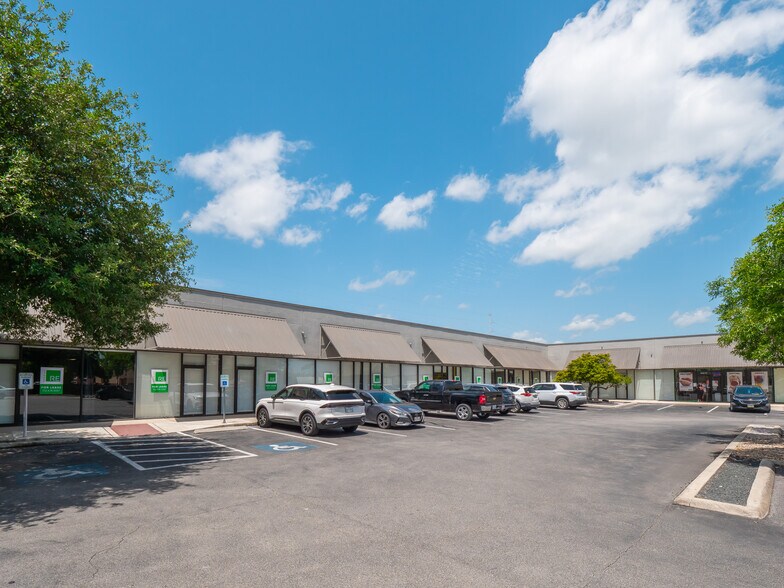 400-900 Bugg Ln, San Marcos, TX for lease - Building Photo - Image 3 of 14