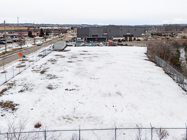 409 Nash Rd N, Hamilton, ON à louer - Photo du bâtiment - Image 2 de 2