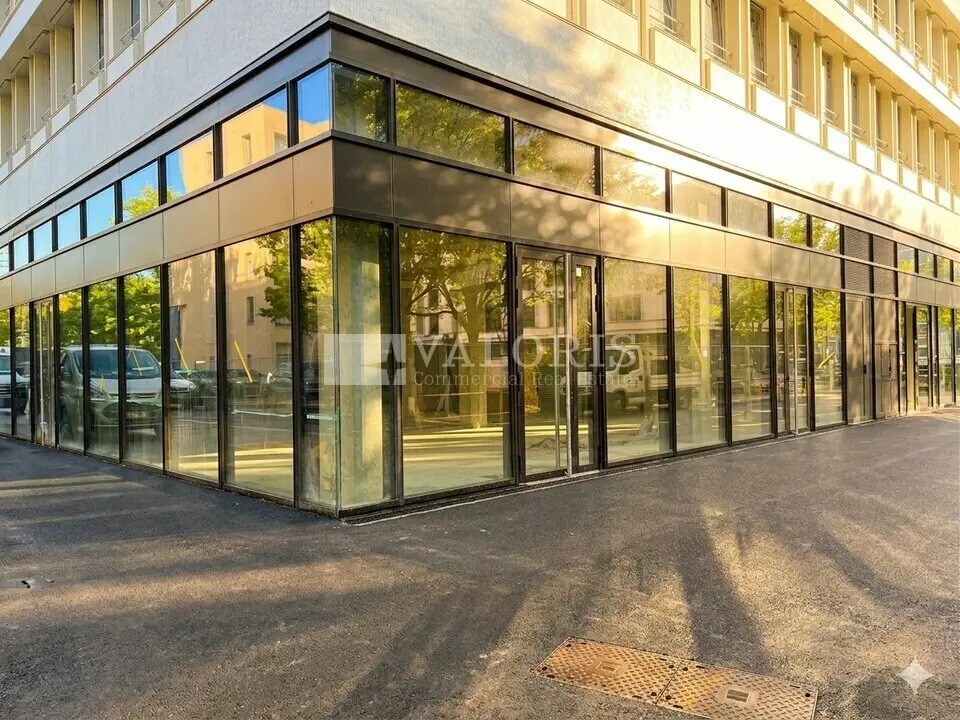 Commerce de détail dans Lyon à louer Photo du bâtiment- Image 1 de 9