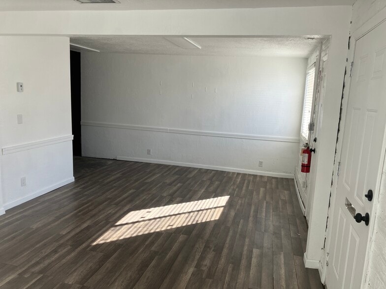 5226 Commerce Dr, Salt Lake City, UT for lease - Building Photo - Image 3 of 11