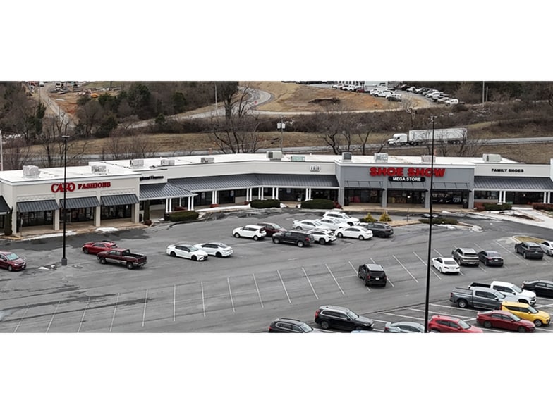 308-386 Towne Center Dr, Abingdon, VA for lease - Building Photo - Image 2 of 5