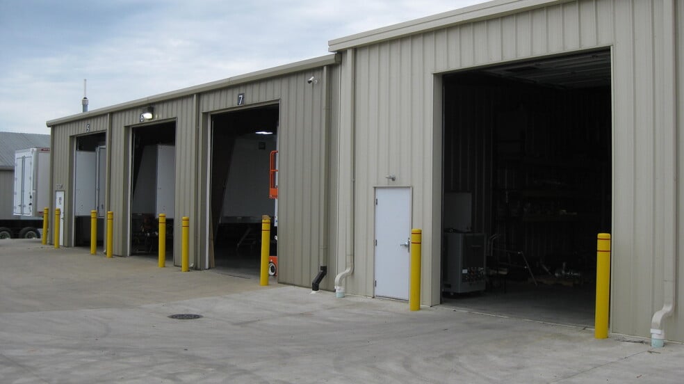 3811 Pontiac st, Fort Wayne, IN for sale - Building Photo - Image 2 of 4