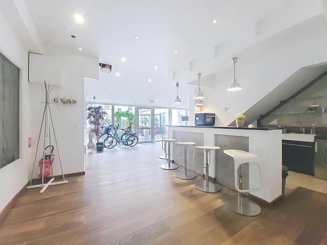 Office in Boulogne-Billancourt for sale Building Photo- Image 1 of 7