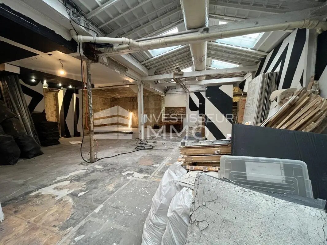 Retail in Paris for lease Interior Photo- Image 1 of 10