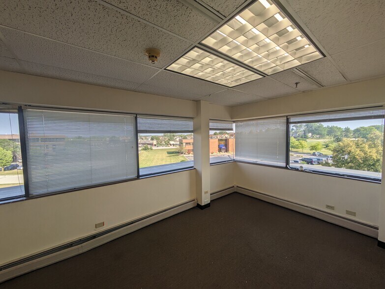 20280 Governors Dr, Olympia Fields, IL à louer - Photo intérieure - Image 3 de 55