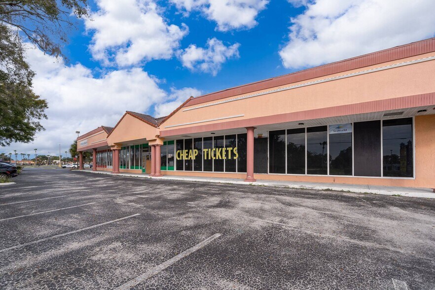 2905 Vineland Rd, Kissimmee, FL à vendre - Photo du bâtiment - Image 2 de 9