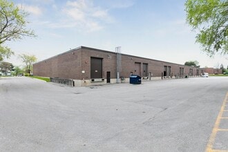 2525 Dunwin Dr, Mississauga, ON à louer Photo intérieure- Image 2 de 3