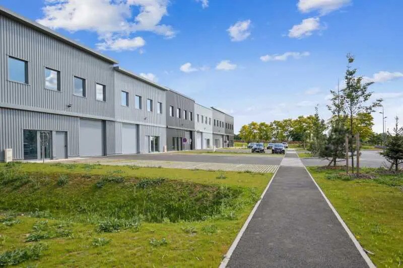 Avenue De La Demi-Lune, Roissy-en-France à louer - Photo du bâtiment - Image 3 de 14