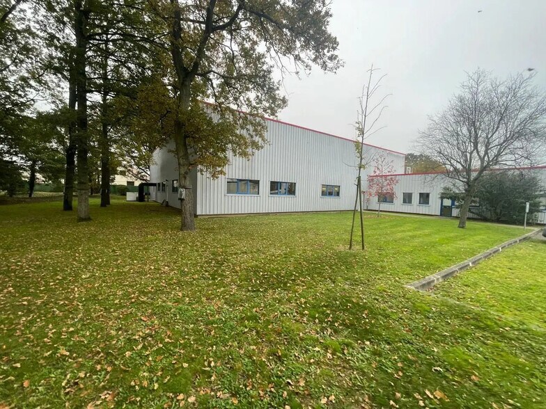 Local d'activités dans Cheptainville à vendre - Photo du bâtiment - Image 3 de 15