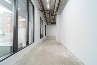 124-28 Queens Blvd, Kew Gardens, NY à louer Photo du bâtiment- Image 2 de 4