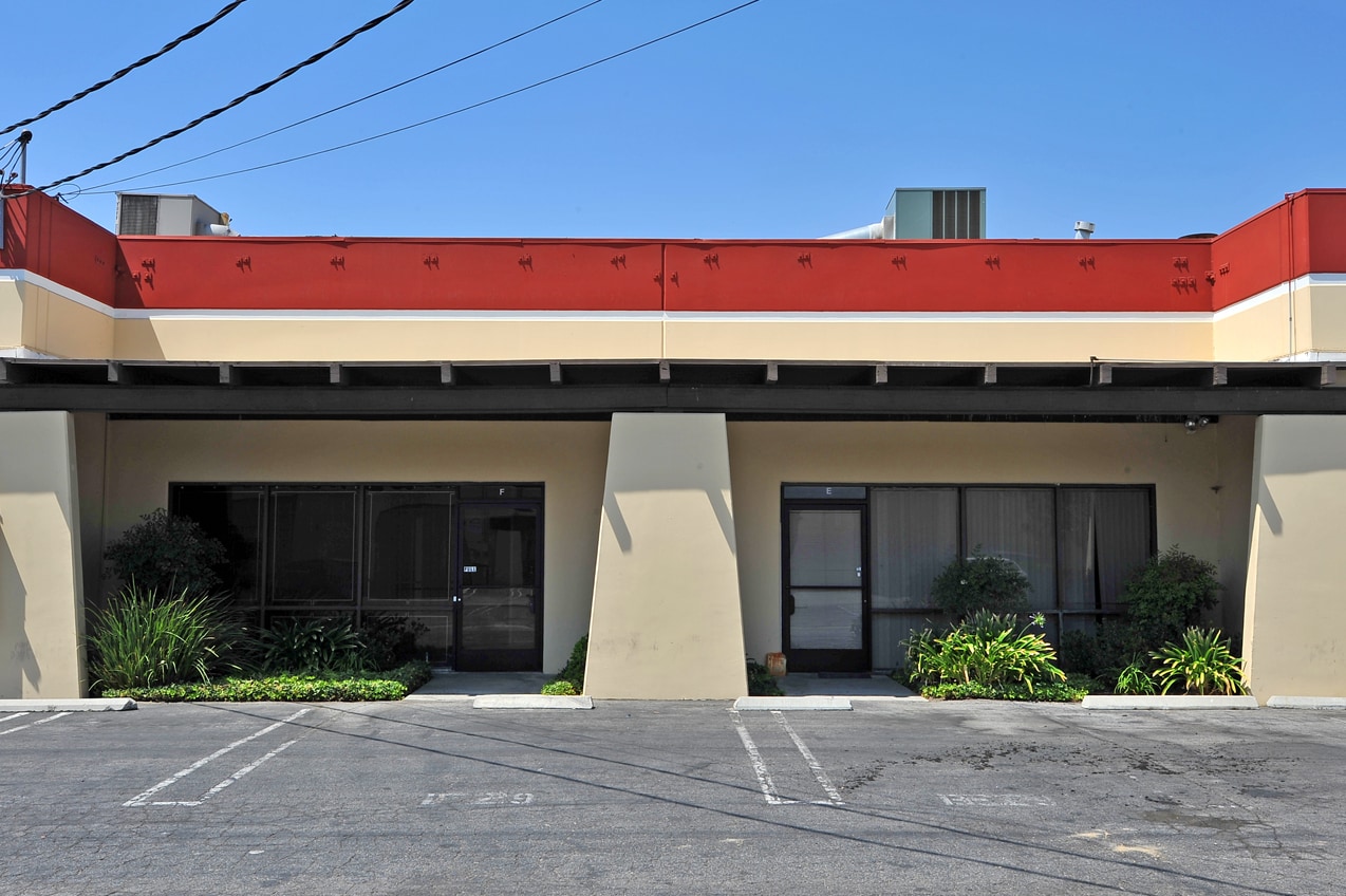 21029 Itasca St, Chatsworth, CA for lease Building Photo- Image 1 of 10