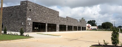 120 Corporate Dr, Willis, TX for lease Building Photo- Image 2 of 2