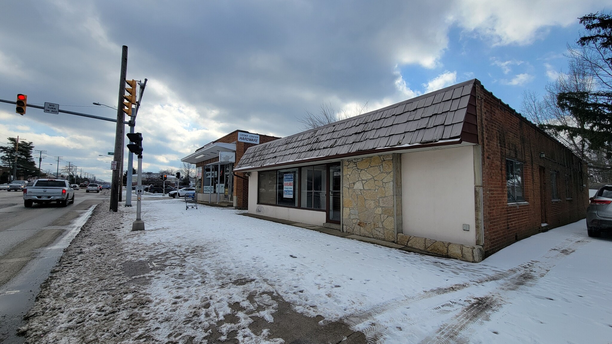 1962 Warrensville Center Rd, Cleveland, OH à louer Photo du bâtiment- Image 1 de 2