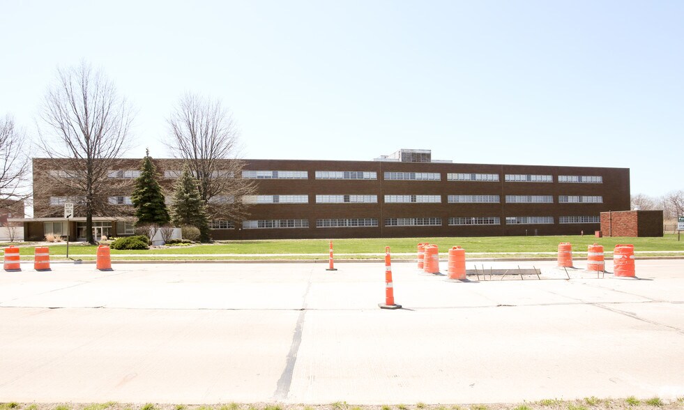 29801 Euclid Ave, Wickliffe, OH à louer - Photo du bâtiment - Image 2 de 3