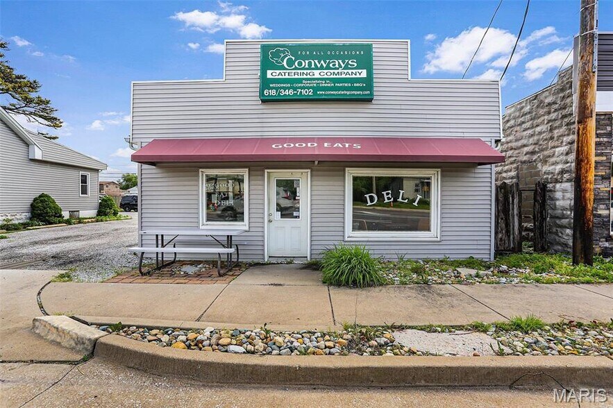 2112 S Center St, Maryville, IL à vendre - Photo du bâtiment - Image 1 de 20