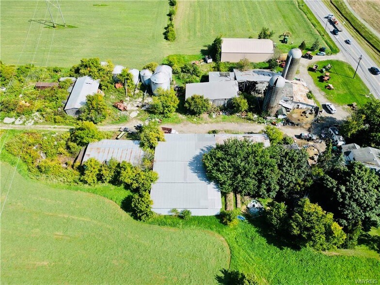 8900 Lockport Rd, Niagara Falls, NY à vendre - Photo du bâtiment - Image 2 de 2