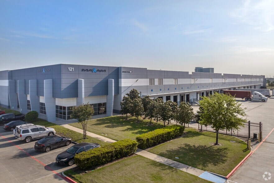 11710 North Freeway, Houston, TX à louer - Photo du bâtiment - Image 1 de 4