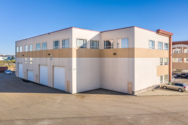 Plus de détails pour 9488 51st Ave, Edmonton, AB - Flex à vendre
