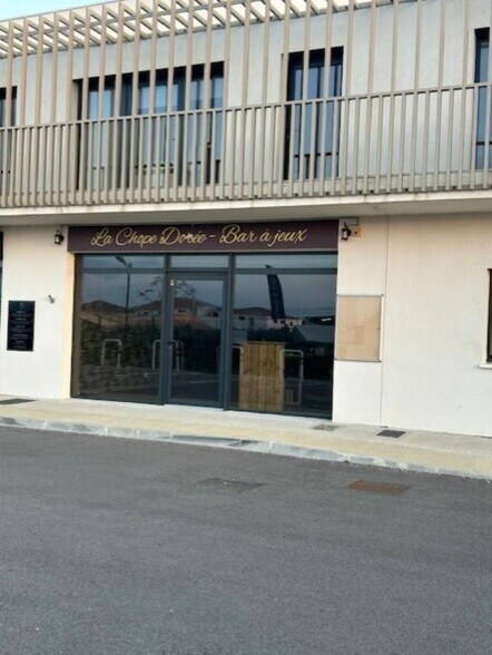 Commerce de détail dans Lançon-Provence à louer - Photo du bâtiment - Image 1 de 4