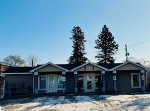 125 Ames St, Elk Rapids, MI à louer Photo intérieure- Image 2 de 14