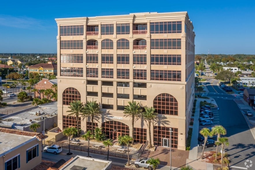 320 1st St N, Jacksonville Beach, FL for lease - Building Photo - Image 2 of 13