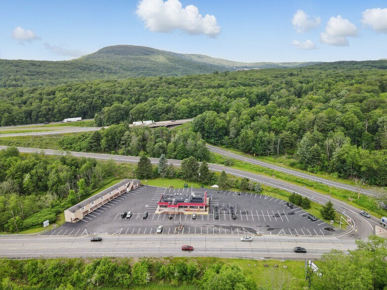 2576 Route 611, Scotrun, PA à vendre - Photo du bâtiment - Image 3 de 5