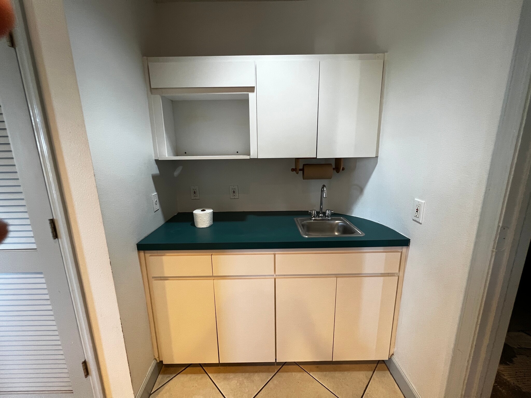 1001 State Route 590, Oldsmar, FL for lease Interior Photo- Image 1 of 31