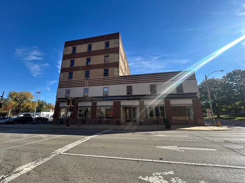 503 N East St, Bloomington, IL for lease - Building Photo - Image 2 of 7