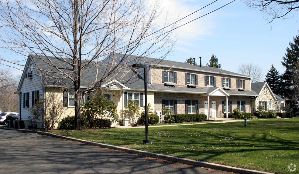 1 Washington Crossing Penn Rd, Pennington, NJ for sale - Primary Photo - Image 1 of 2