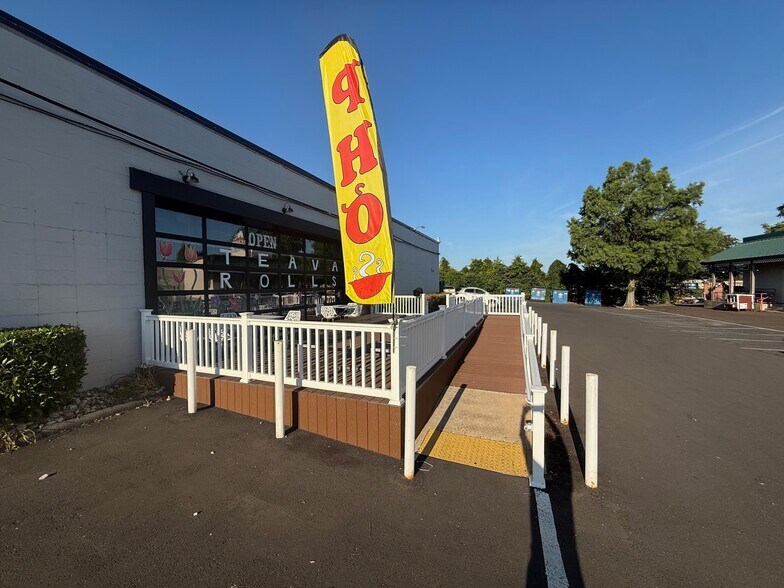 802-812 N Easton Rd, Doylestown, PA à vendre - Photo du bâtiment - Image 2 de 9