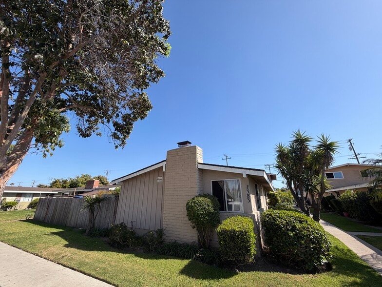 1383 Baker St, Costa Mesa, CA for sale - Building Photo - Image 1 of 6