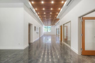 More details for 5325 Topanga Canyon Blvd, Woodland Hills, CA - Office/Retail for Lease
