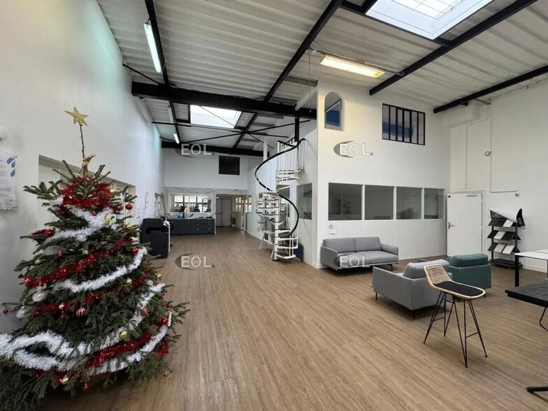 Local d'activités dans Saint-Thibault-des-Vignes à vendre - Photo intérieure - Image 3 de 9