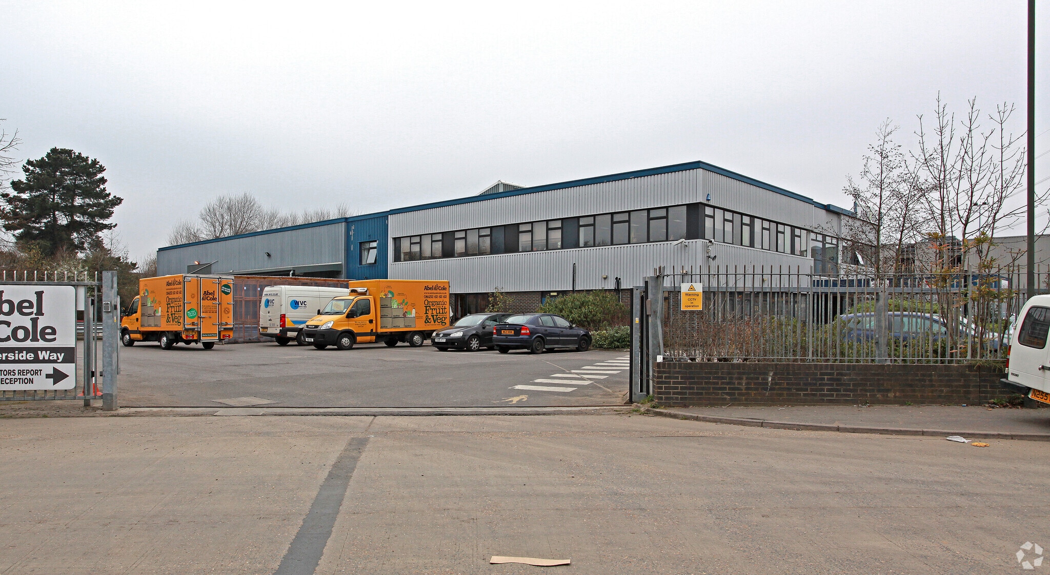 16 Waterside Way, London for lease Primary Photo- Image 1 of 16