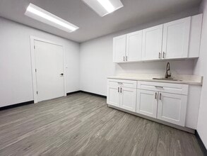 2201 Nw 30th Pl, Pompano Beach, FL for lease Building Photo- Image 1 of 7