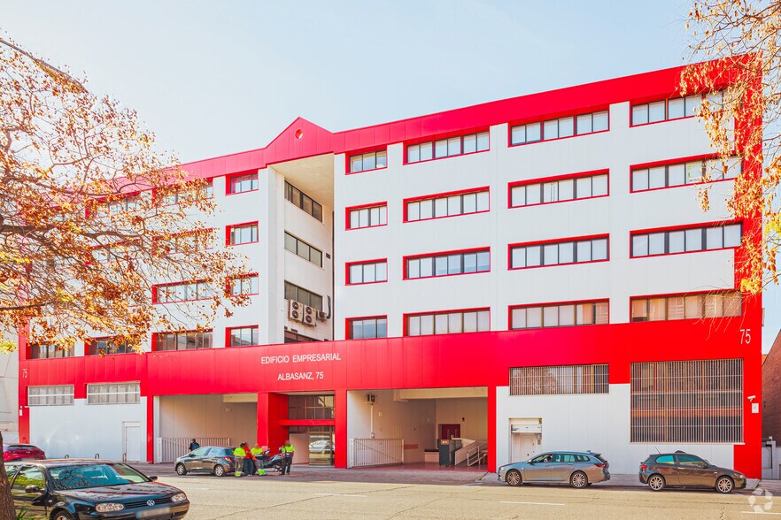 Calle de Albasanz, 75, Madrid, Madrid à louer - Photo du bâtiment - Image 3 de 4