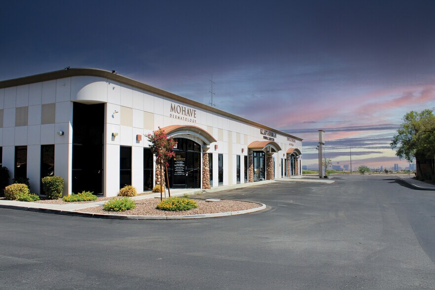 3975 S Durango Dr, Las Vegas, NV à vendre - Photo du bâtiment - Image 2 de 11