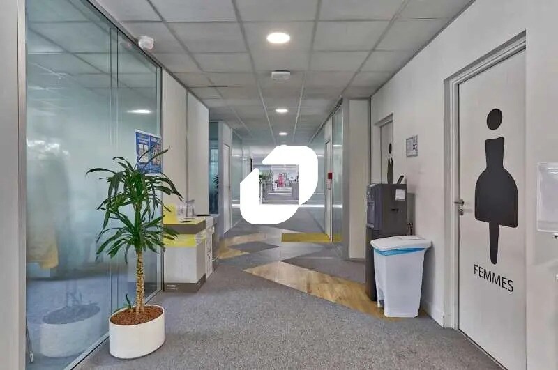 Bureau dans Évry-Courcouronnes à louer - Photo du bâtiment - Image 2 de 16