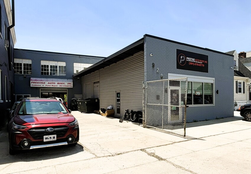 Prestige Auto Body Portfolio portfolio of 2 properties for sale on LoopNet.ca - Building Photo - Image 3 of 12