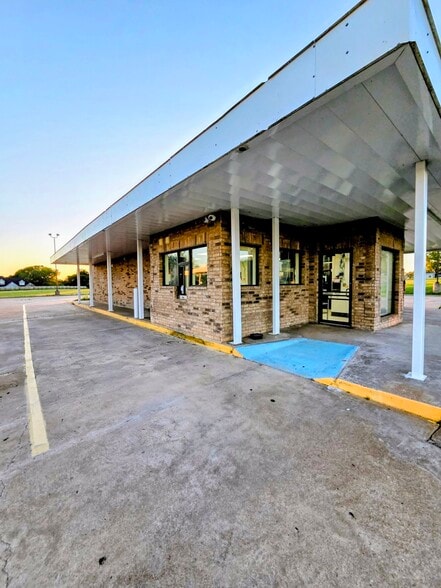 609 S Coblake St, Apache, OK for sale - Building Photo - Image 3 of 17