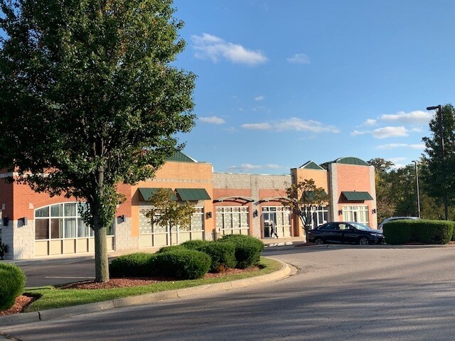 7020 Huntley Rd, Carpentersville, IL à louer - Photo du bâtiment - Image 3 de 7