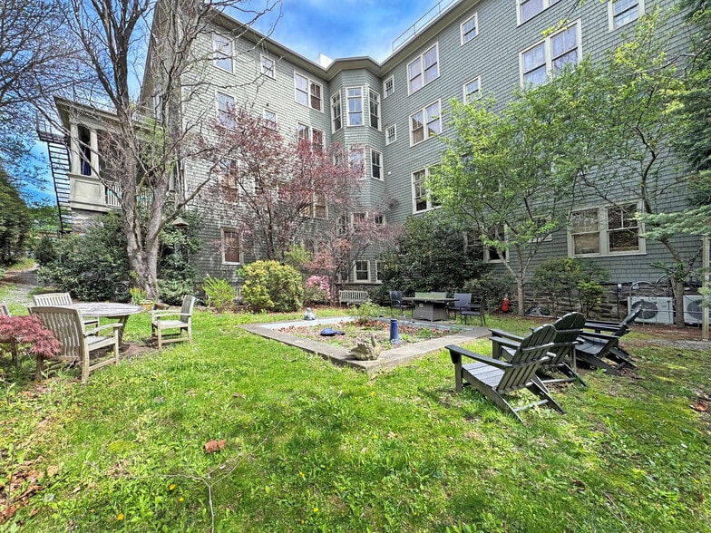 301 E Chestnut St, Asheville, NC à louer - Photo du bâtiment - Image 2 de 8