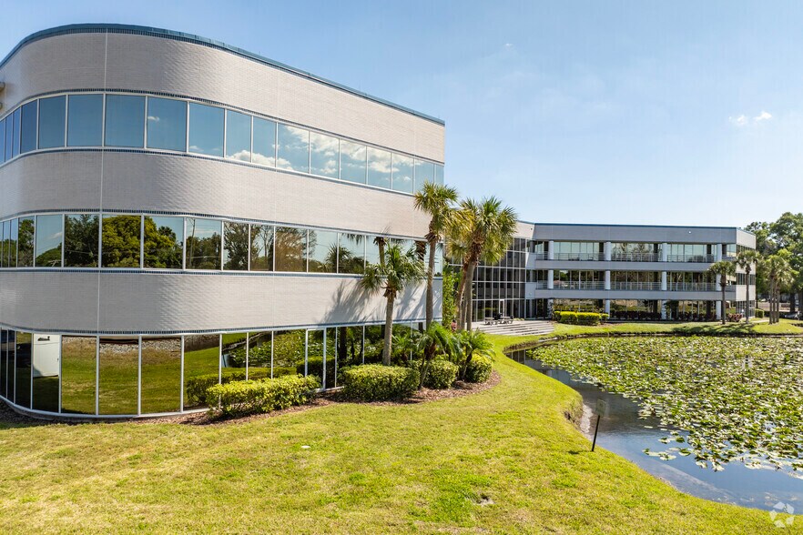 3550 Buschwood Park Dr, Tampa, FL à louer - Photo du bâtiment - Image 3 de 6