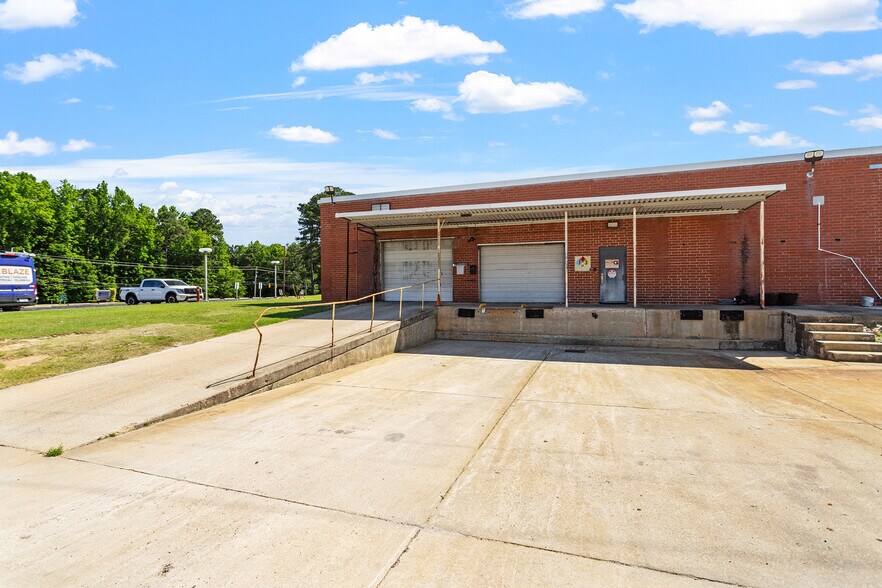 500 E Gannon Ave, Zebulon, NC à vendre - Photo du bâtiment - Image 3 de 31