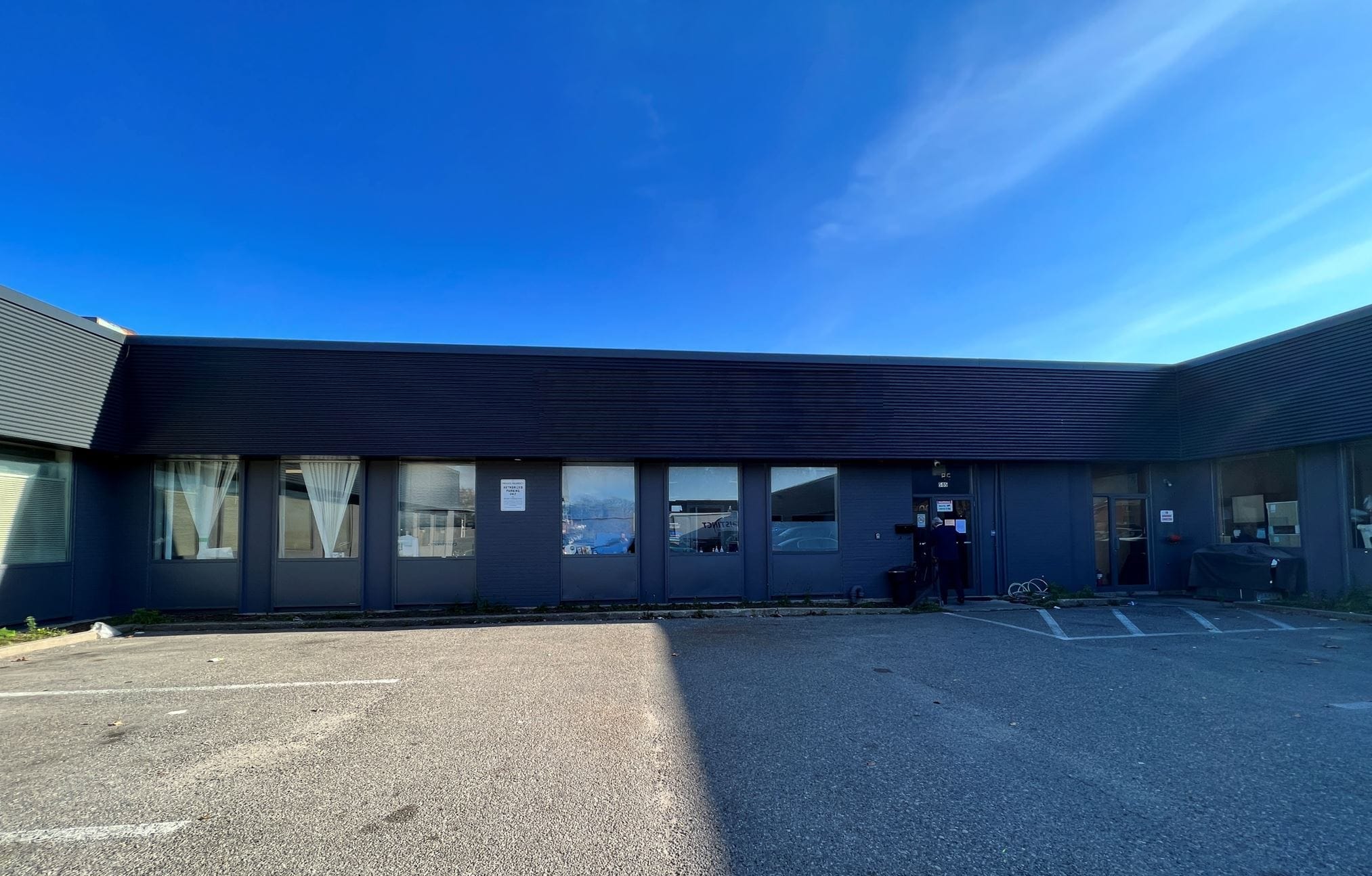 581-597 Trethewey Dr, Toronto, ON for lease Building Photo- Image 1 of 5