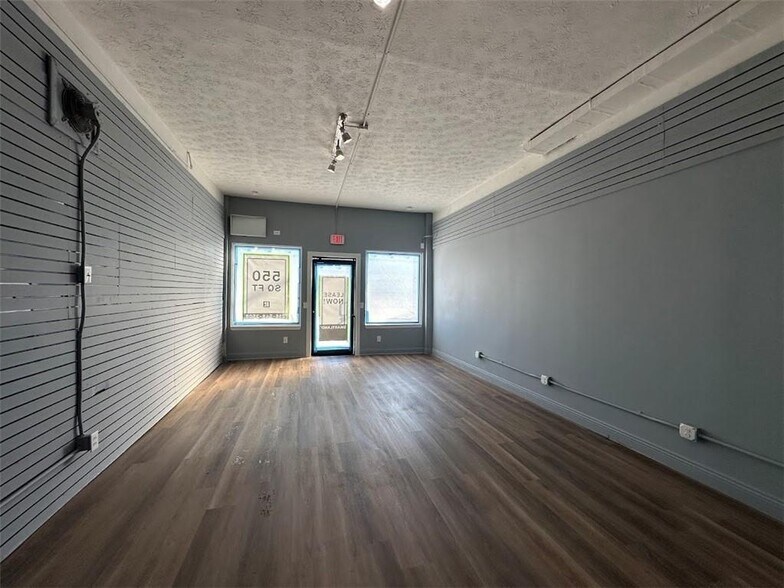 560-562 E 200th St, Cleveland, OH à vendre - Photo du bâtiment - Image 3 de 6